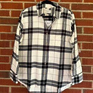 AMERICAN EAGLE BLACK AND WHITE FLANNEL